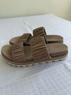 Sorel Women's Roaming Beige Ruched Double Strap Leather Slide Sandals